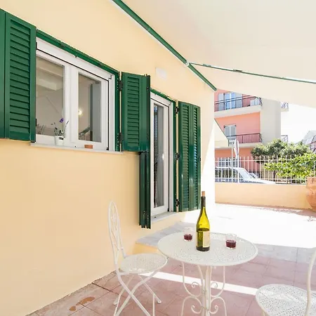 Kostas House - Corfu Town *